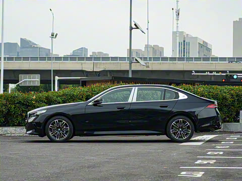 2026�� 530Li ������ M�˶���װ