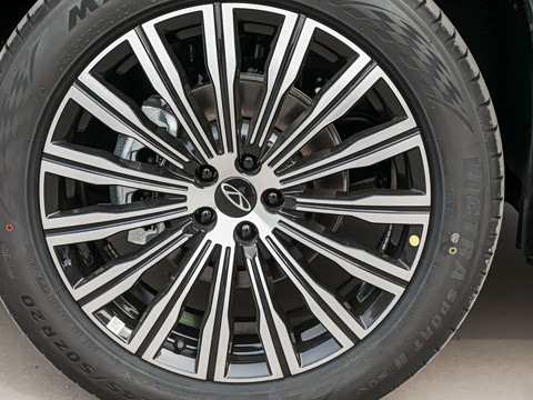 2027�� 2.0T ˫������������