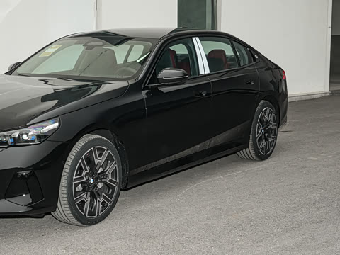 2026�� �Ŀ� 530Li ������ M�˶���װ