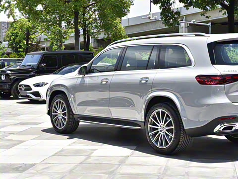 2025�� GLS 450 4MATIC ������