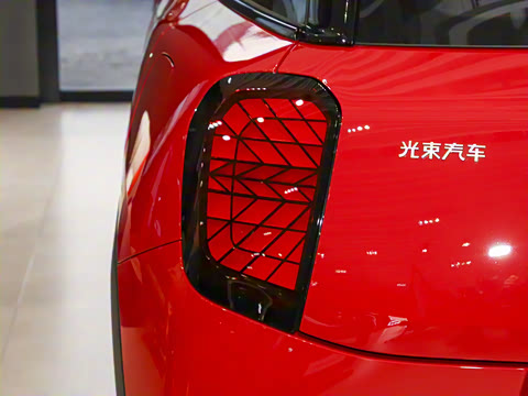 2025�� E ������