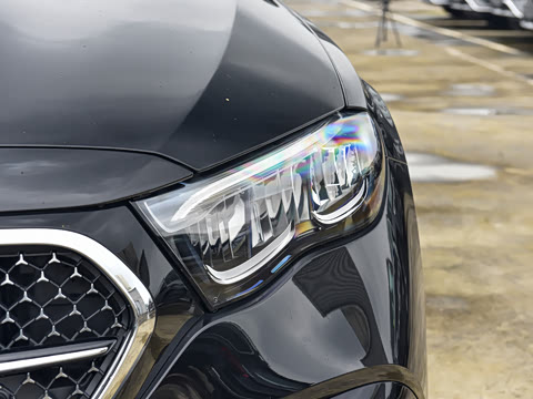 2026�� �Ŀ� E 260 �˶���
