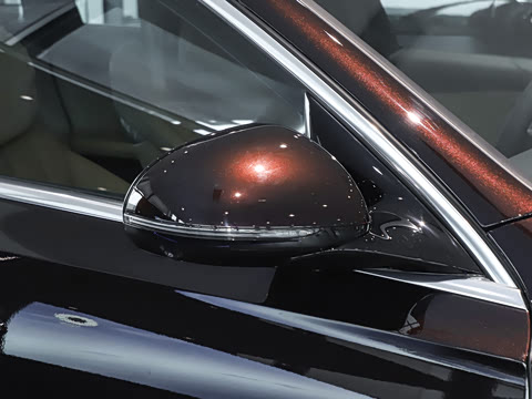 2026�� �Ŀ� E 300 L ������