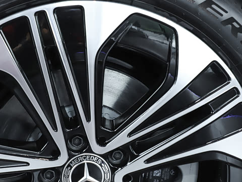 2026�� �Ŀ� E 300 L ������