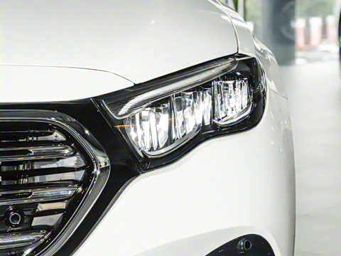 2024�� E 350 e L ���ʽ��϶����γ�