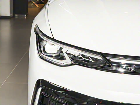 2025�� �Ŀ�� 300TSI R-Line