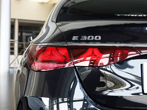 2026�� E 300 �������˶���