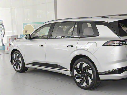 2025�� 210Ultra���Ȱ� 6��