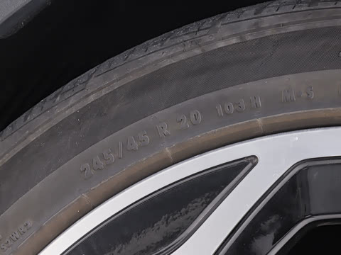 2026�� Taycan 4 Cross Turismo