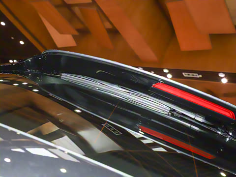 2025�� 300 ����������