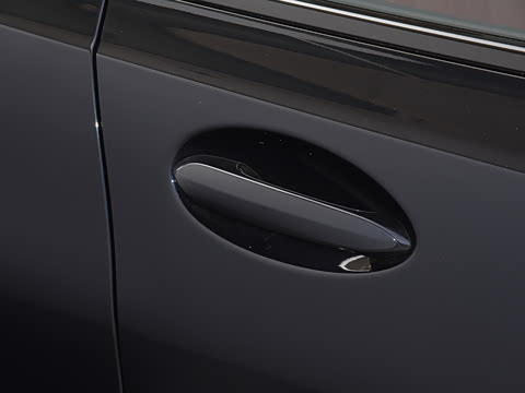 2026�� 330Li ������ M�˶���ҹ��װ