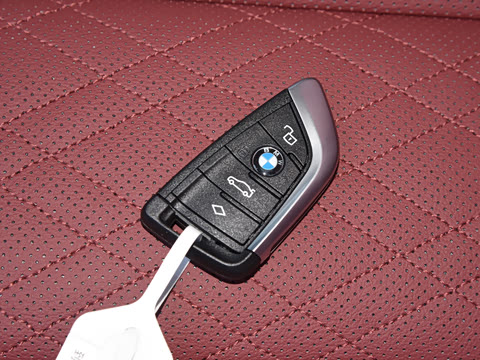 2026�� 330Li ������ M�˶���ҹ��װ