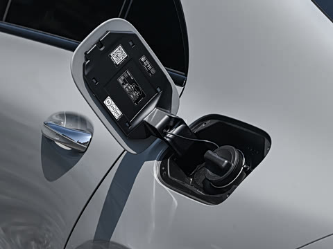 2025�� CLA 260 4MATIC ��ذ�