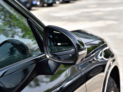 2026�� �Ŀ� GLC 260 4MATIC ����SUV