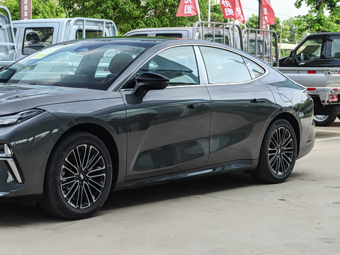 2025�� 130km EM-i ������