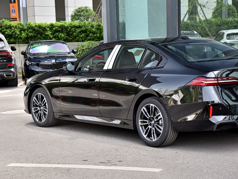 2026�� 525i M�˶���װ