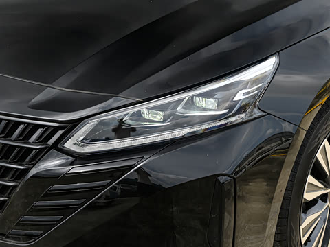 2025�� 2.0L SV �ڽ��