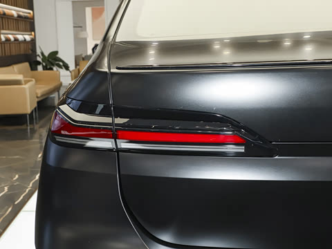 2026�� 740Li ��Ӱ��ذ� M���ܰ��˶���װ