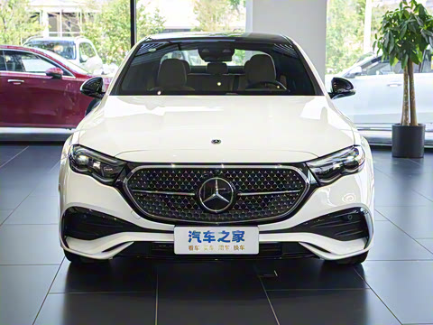 2025�� �Ŀ� E 300 �������˶���