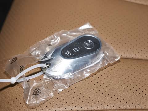 2025�� �Ŀ� E 300 �������˶���