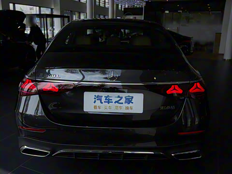 2025�� �Ŀ� E 300 L ʱ���˶���