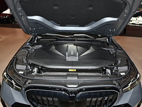 2026�� �Ŀ� xDrive 50L M�˶���װ