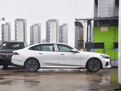 2026�� �Ŀ� 530Li ������ M�˶���װ