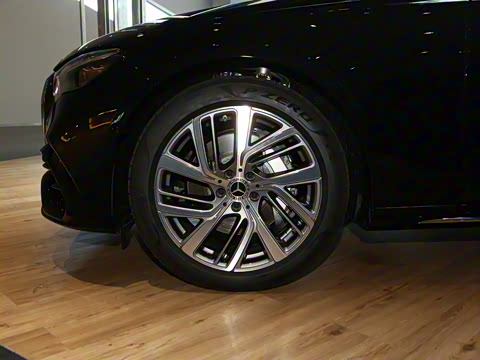 2026�� E 300 L ʱ���˶���