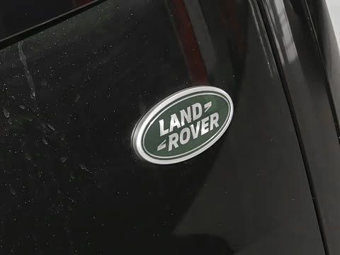 2026�� 3.0 L6 400PS SE�����