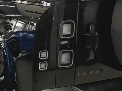 2026�� 110 3.0T P400 X-Dynamic HSE