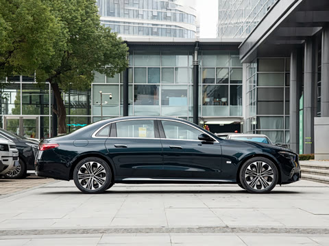 2026�� E 300 L ������