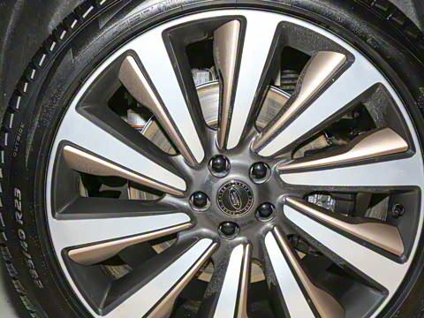 2024�� 4.4 V8 SV���ٴ����ӳ��� 4��