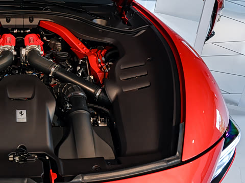 2026�� 3.9T V8 Spider