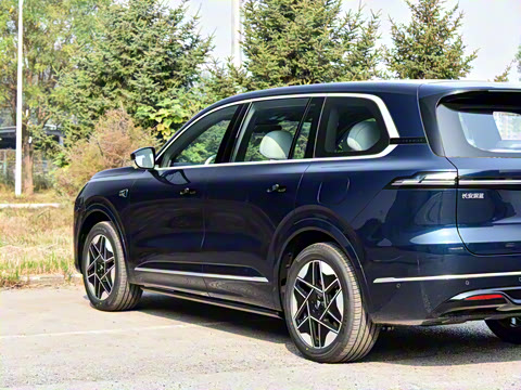 2025�� �Ŀ� ����Max