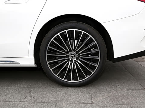 2026�� �Ŀ�� E 300 L ʱ���˶���