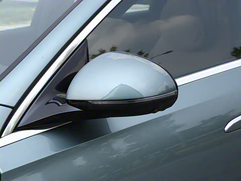 2025�� �Ŀ� E 260 L �˶���