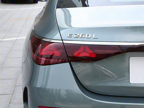 2025�� �Ŀ� E 260 L �˶���