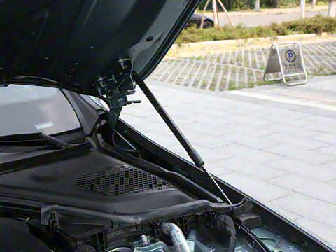 2025�� �Ŀ� E 260 L �˶���