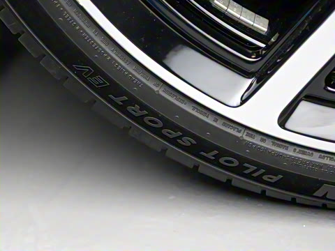 2025�� 750 ���������� Ultra