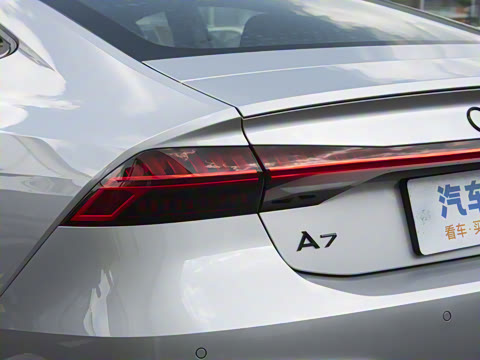 2025�� 55 TFSI quattro ������