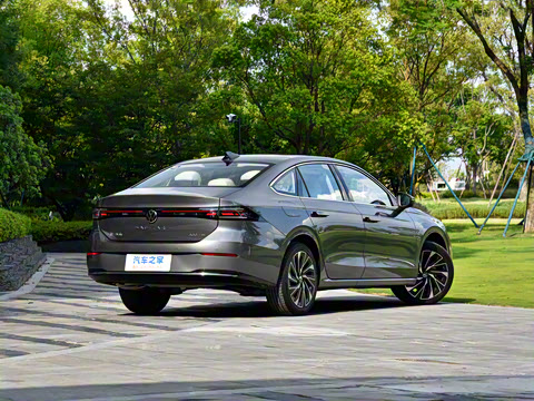 2026�� L 300TSI DSG ������