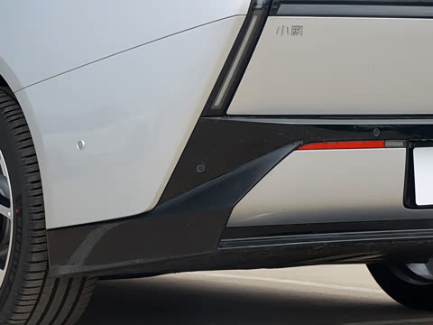2025�� 820 Max