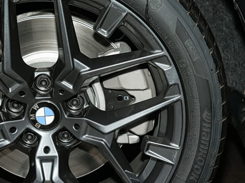 2026�� 330Li M�˶���ҹ��װ