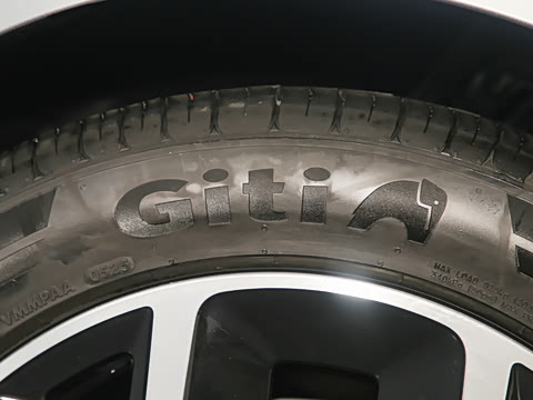 2025�� 705km Max