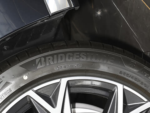 2026�� 735Li ������װ