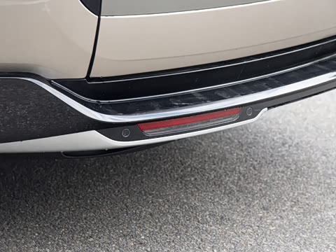 2026�� 3.0 L6 400PS SE�����