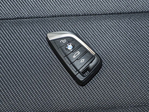 2025�� 225i M�˶���ҹ��װ