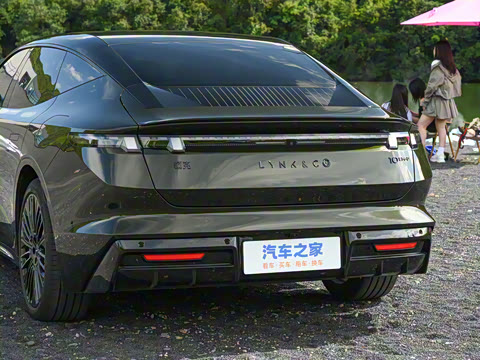 2025�� 240����Ultra�˶���