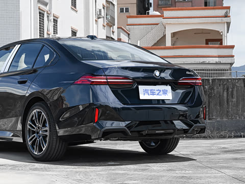 2026�� 525i M�˶���װ