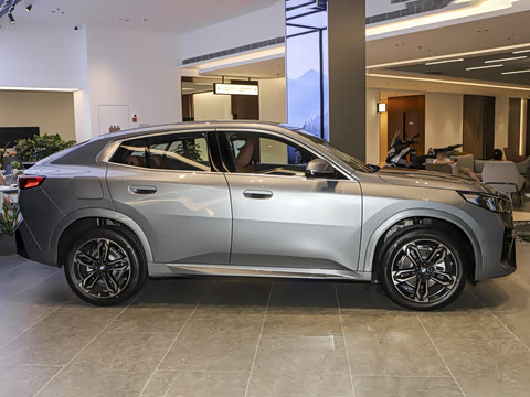 2025�� sDrive25i M�˶���װ